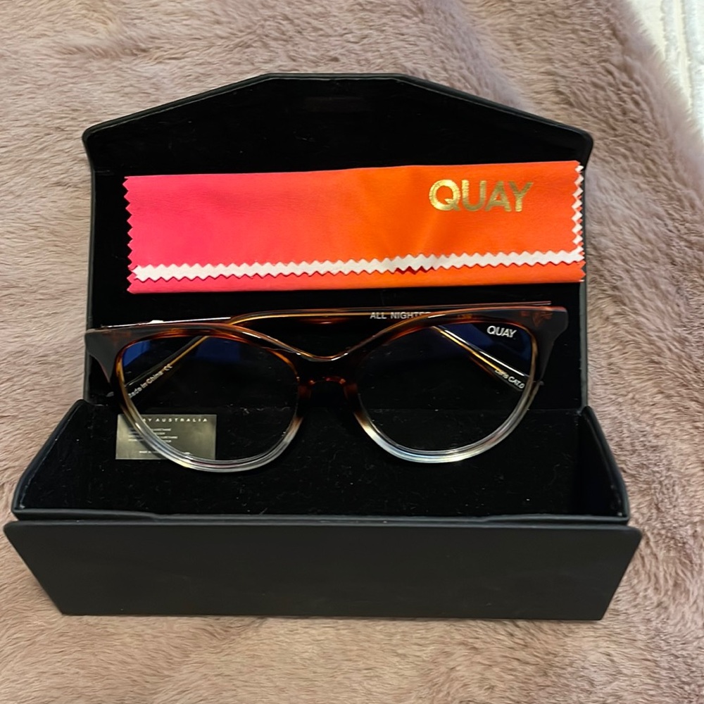 QUAY blue light glasses with cases!